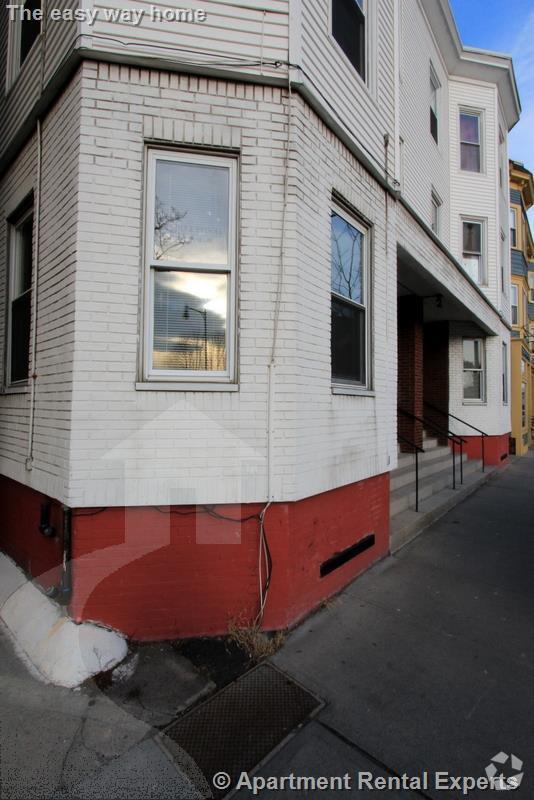 Building Photo - 795 Cambridge St