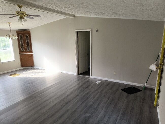 Foto del edificio - 1067 Poston Ln