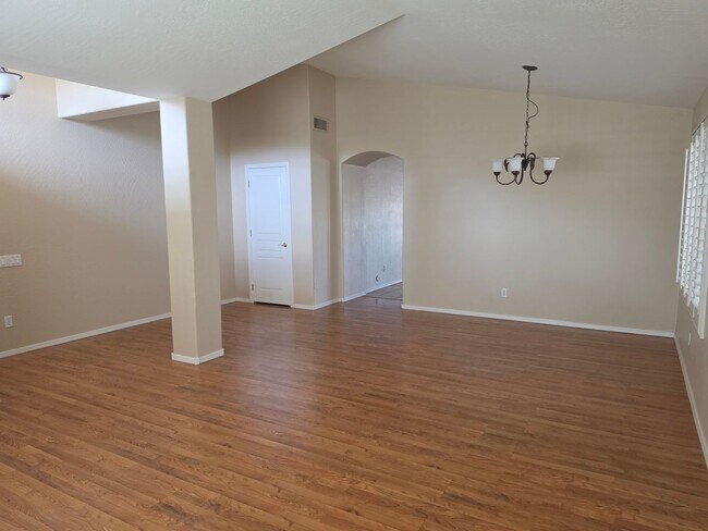 Foto del edificio - 3BD/2BA South Chandler Home with Pool on Corner Lot!