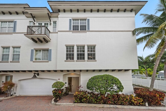 Building Photo - 285 SE 6th Ave