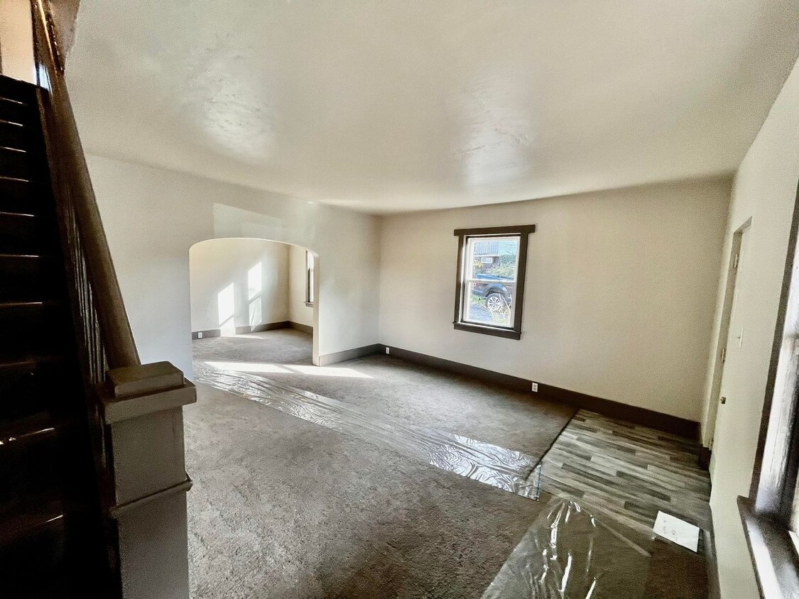 3 Bedroom UPDATED FOR LEASE House Rental in Butler, PA