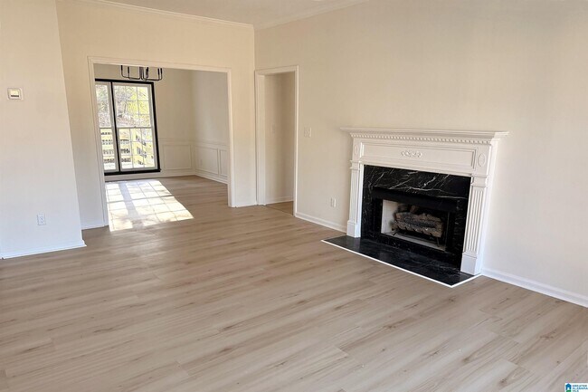 Foto del edificio - 121 Kentwood Way