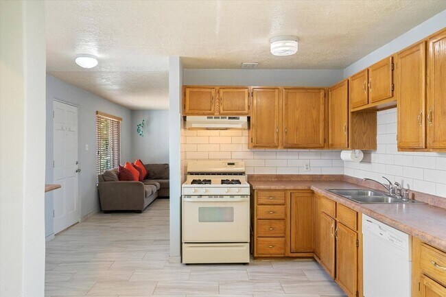 Foto del edificio - 1512 Spence Ave SE