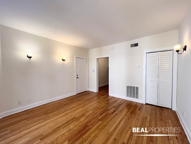Building Photo - 4032 N Ashland Ave