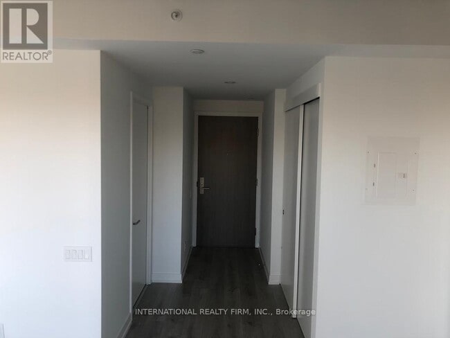 Building Photo - 161 Roehampton Ave