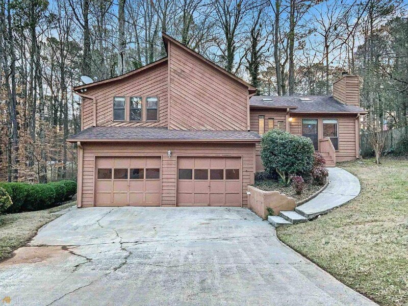 Primary Photo - 2293 Carousel Ct