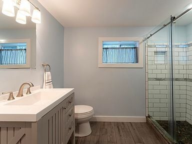 Building Photo - Charming 3-Bedroom Historic Home in Downto...