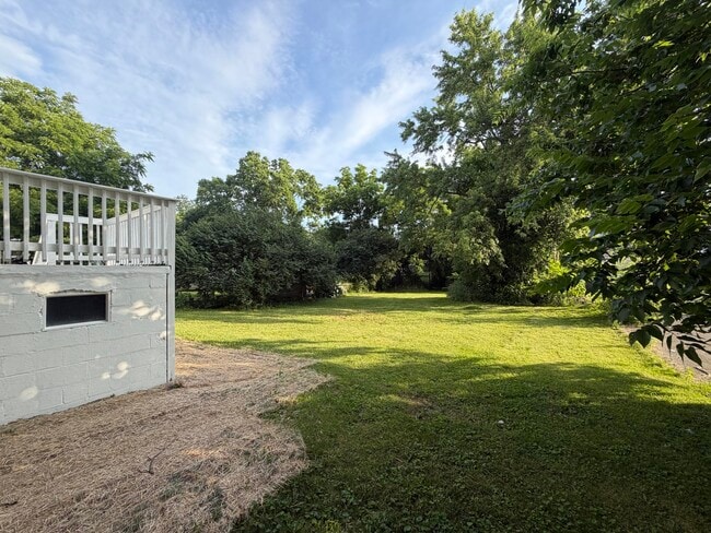 Building Photo - 203 W Elm St