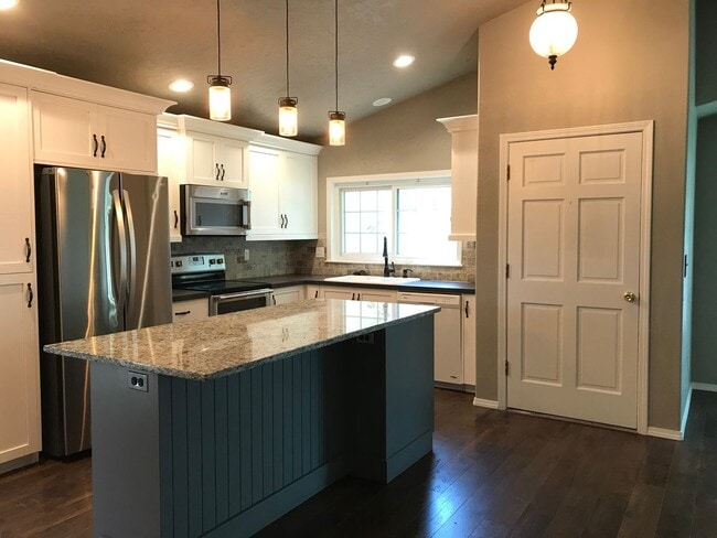 Building Photo - West Boise 3 bedroom, 2 bath home for rent