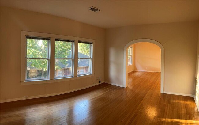 Building Photo - 1708 Hawthorne St