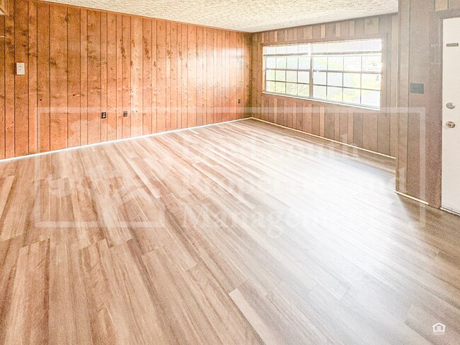 Foto del edificio - 715 W Daughtery Rd