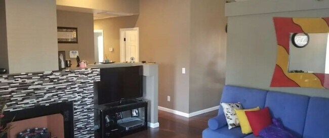 Building Photo - Charming Corner Lot Home 3 Bed/2 Bath Home...