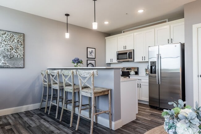 Building Photo - 1230