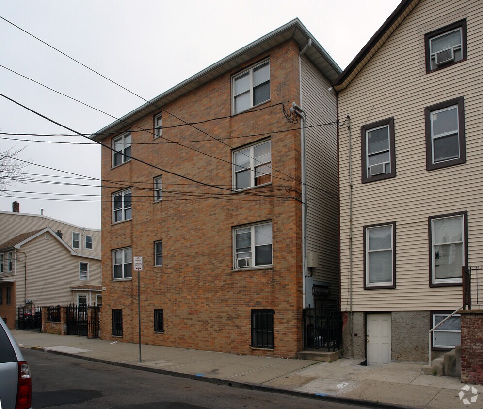 Building Photo - 116 Tichenor St