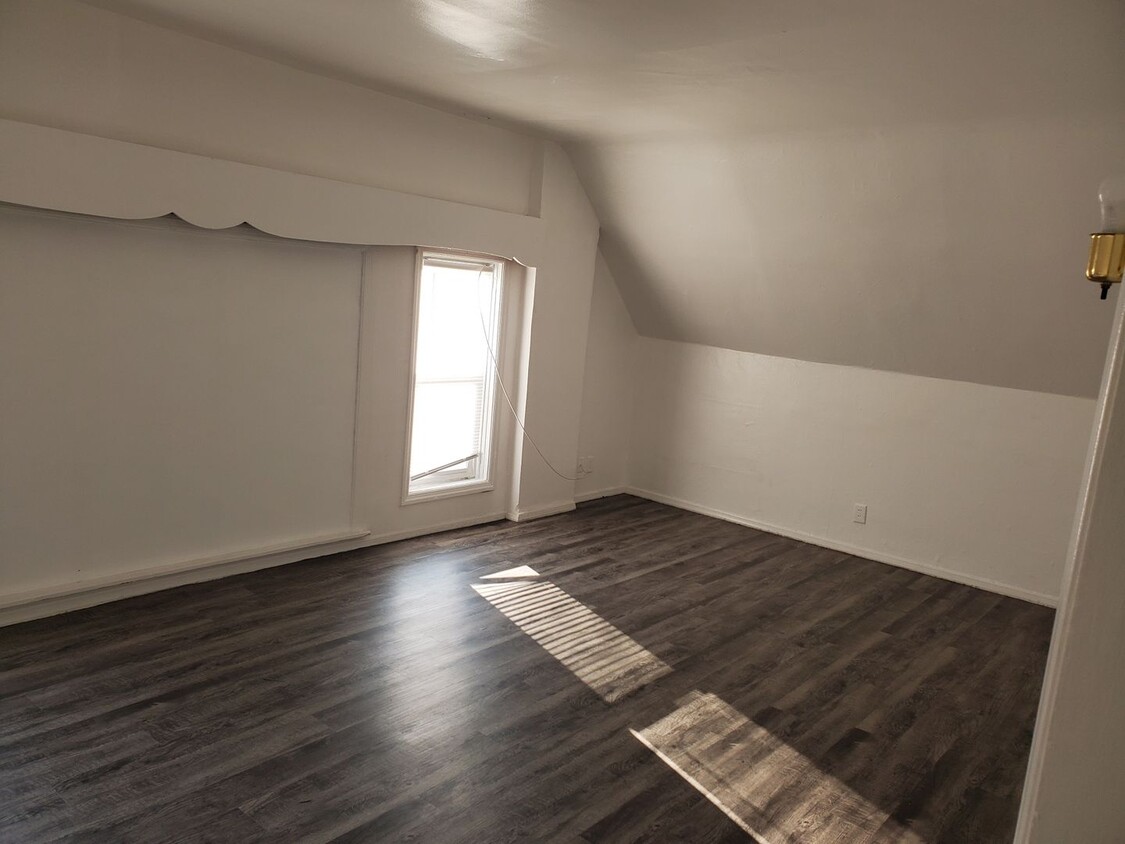 Primary Photo - 100 N JAMESON TRIPLEX