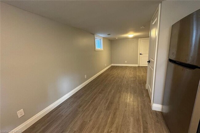 Photo du bâtiment - 2 Bed | 1 Bath – Basement Unit in Quiet Re...