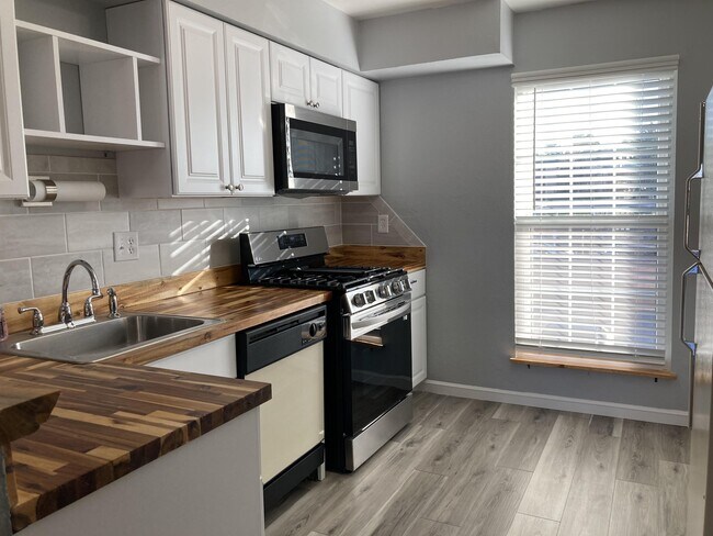 Building Photo - 3440 Parkmoor Village Dr