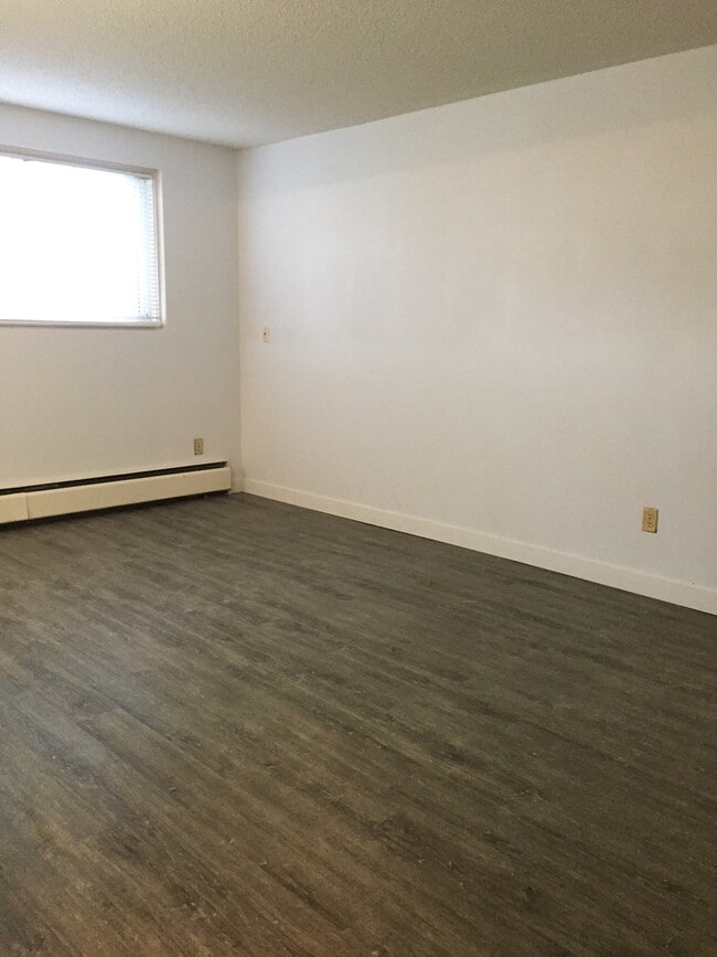Building Photo - 1 Bed 1 Bath Unit in Edmonton, AB