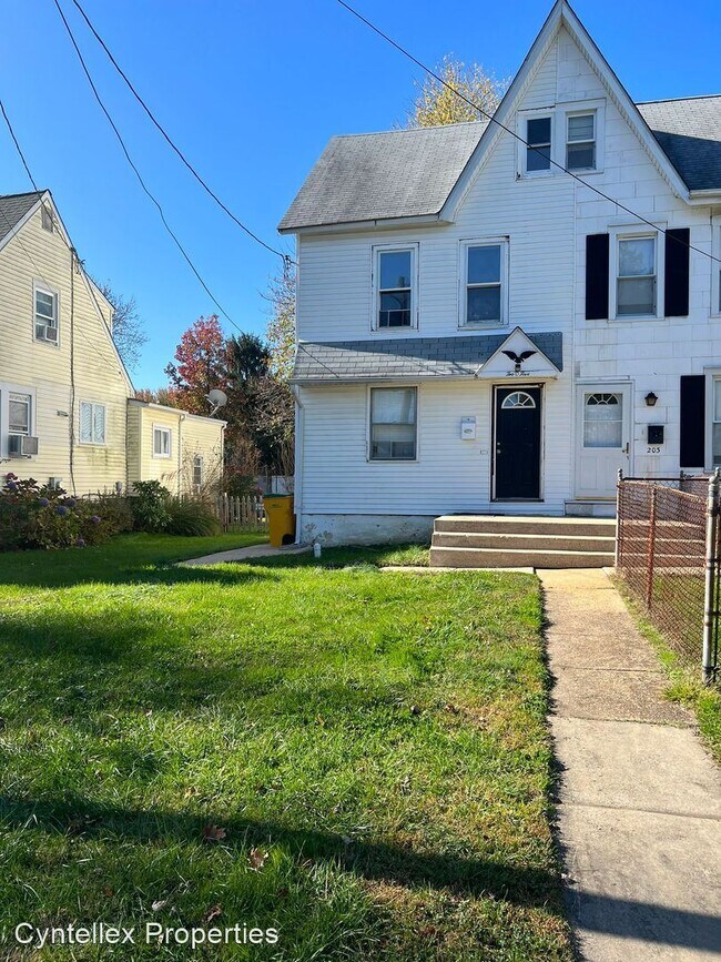 Building Photo - 4 br, 2.5 bath House - 205 Western Ave