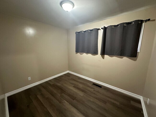 Building Photo - 3BR/1BA Home for Rent in Lyndon - Fenced B...