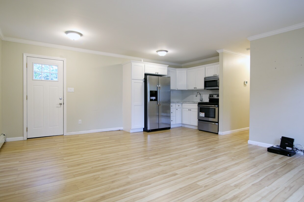 Primary Photo - 1639 N Gardiner Dr