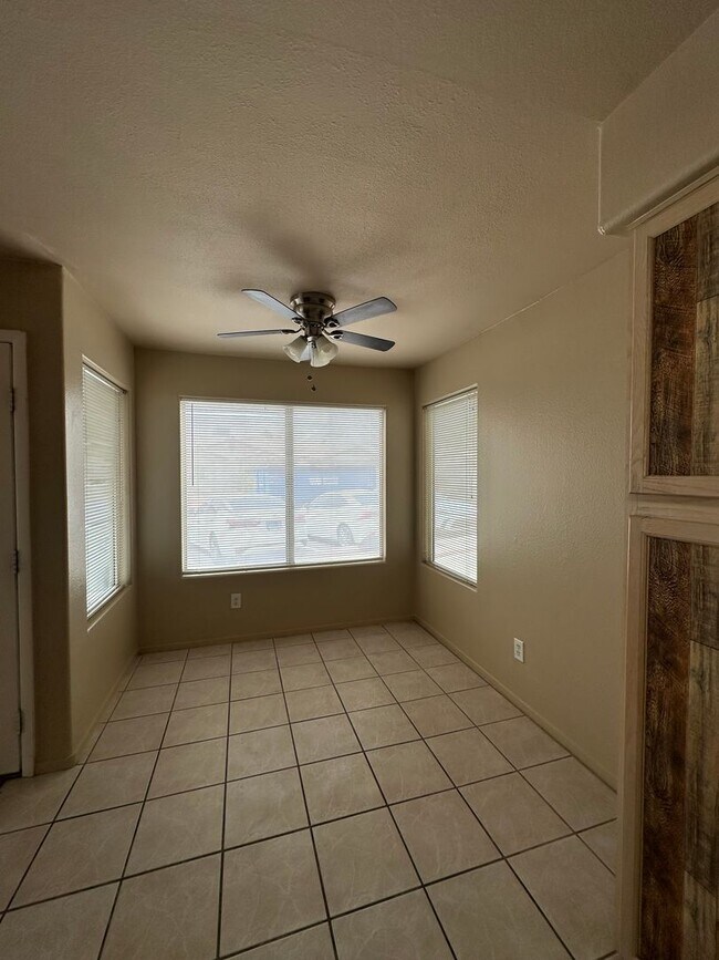 Foto del edificio - 5222 Mandalay Springs Dr