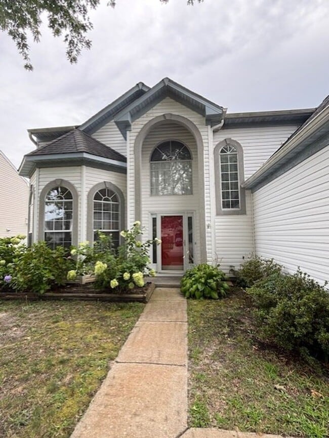 Building Photo - 3301 Sacramento Dr
