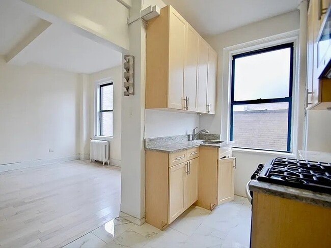 Building Photo - 639 W 173rd St