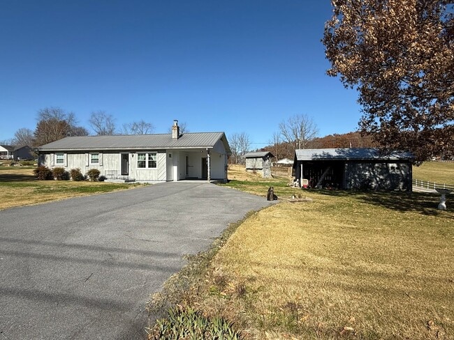 Building Photo - Intro to Homesteading! 3/1 furnished Property for rent