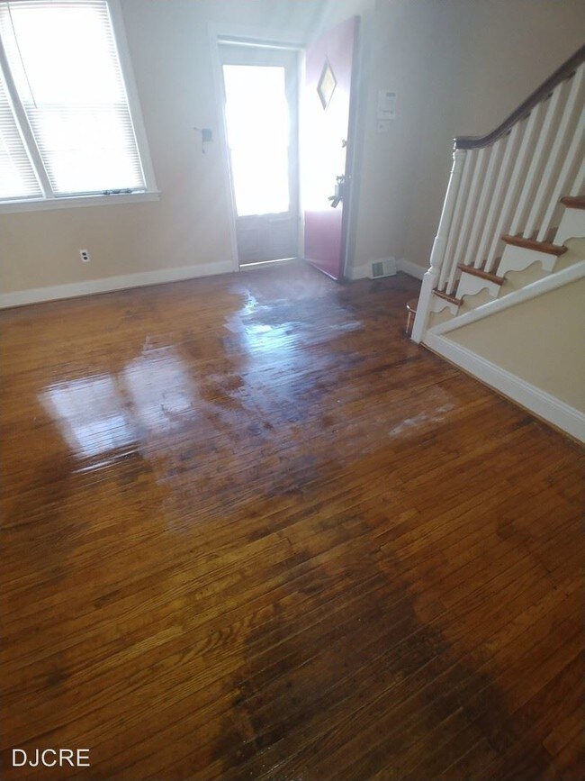 Building Photo - 3 br, 1 bath House - 2916 Levick Street