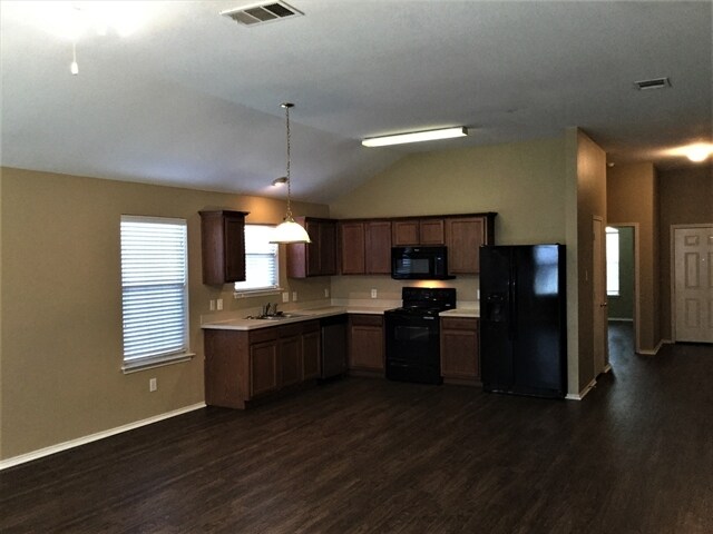Foto del edificio - 7837 Red Spring Rd