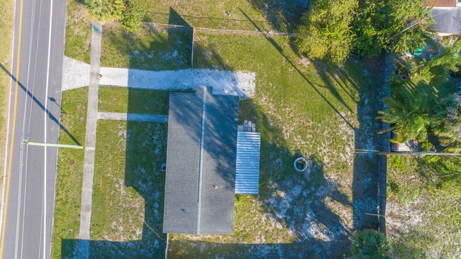 Building Photo - 1011 Bianca Dr NE