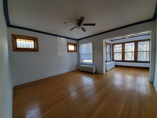 Foto del edificio - 6540 N Bosworth Ave