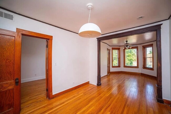 Building Photo - Humboldt Park Apartment