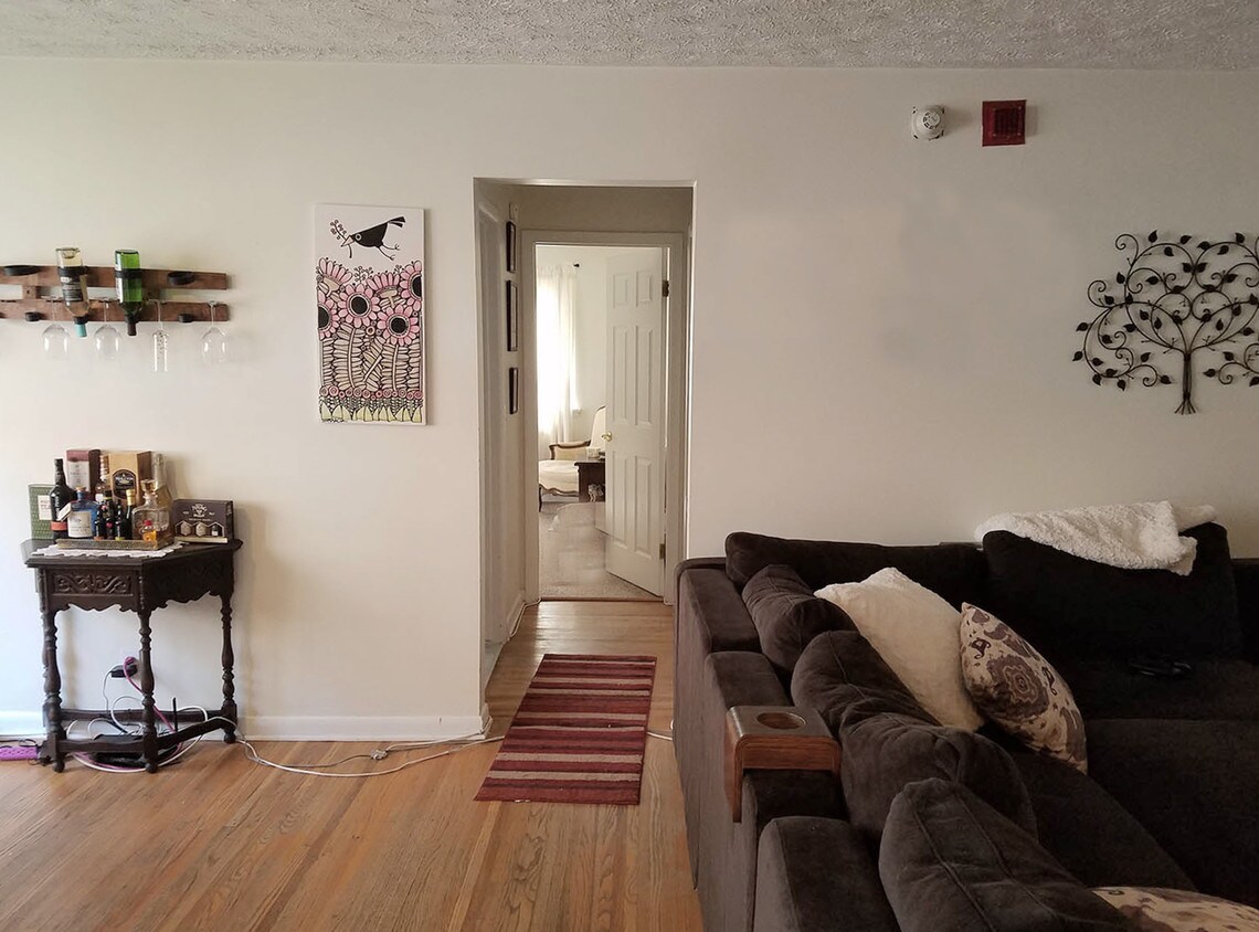 Primary Photo - 610 East Ave
