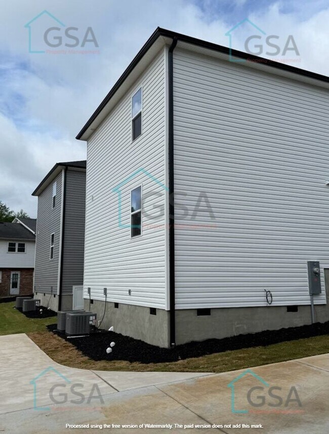 Building Photo - 4304 Edwards Rd