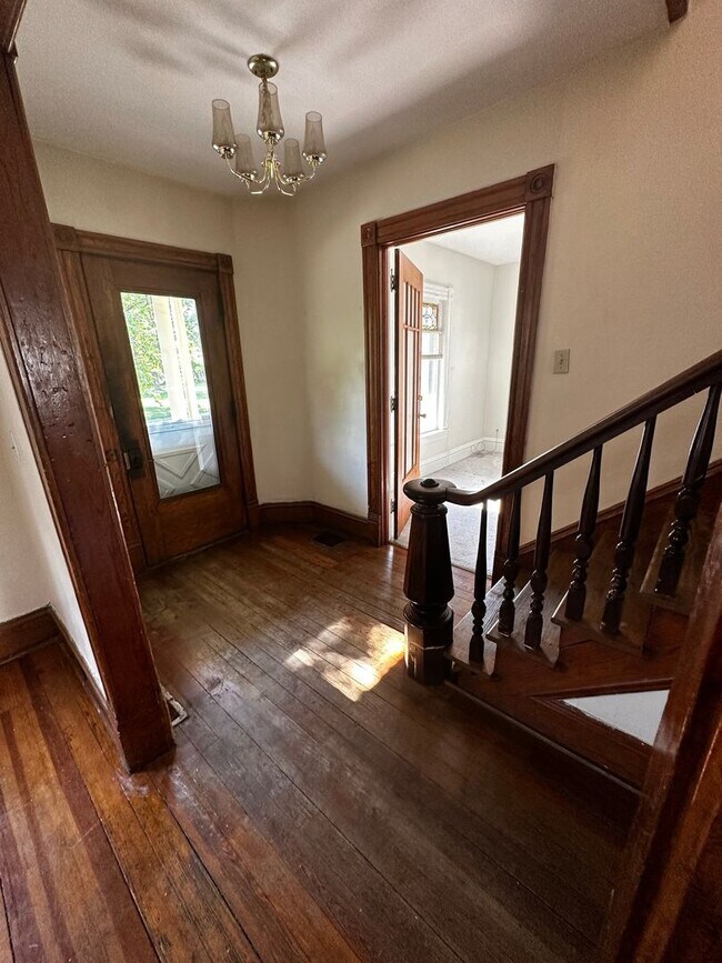 Foto del edificio - Newly Renovated 5 bedroom - Available June...