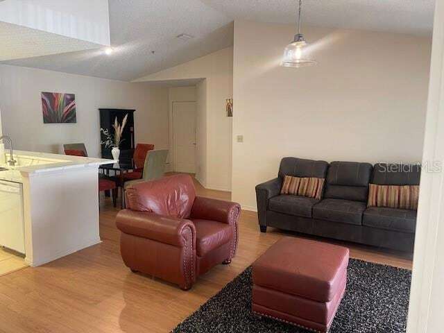 Foto del edificio - 4017 Crockers Lake Blvd