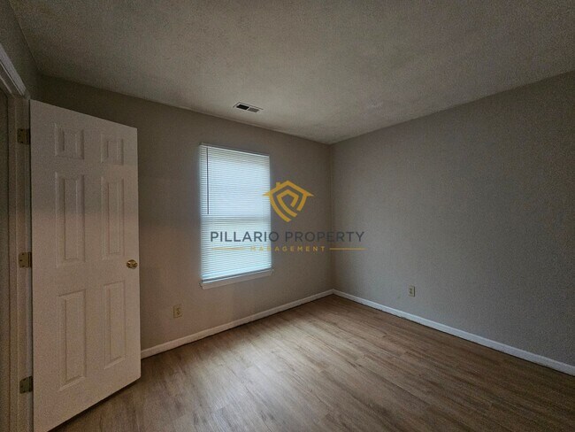 Foto del edificio - Cozy Attached Garage 3-Bedroom/2-Bathroom ...