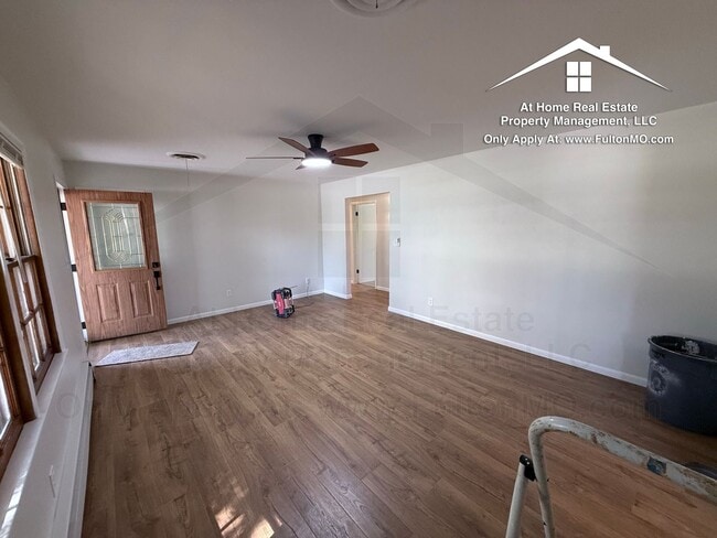 Building Photo - 511 Kleewood Dr