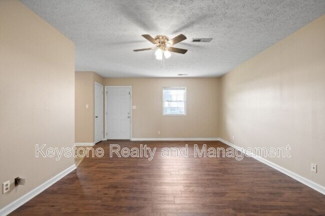 Foto del edificio - 308 Thompsonville Ln