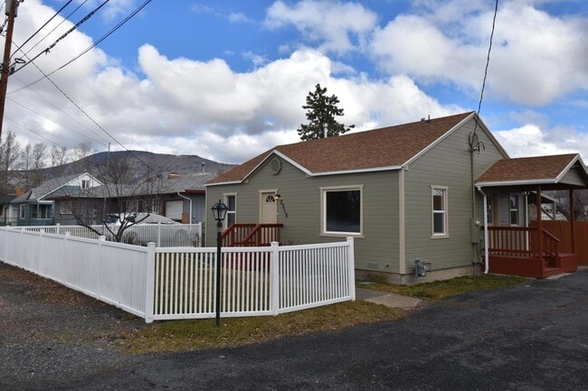 Building Photo - 2515 Wiard St