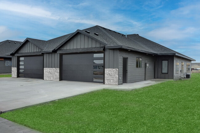 Building Photo - 630 W Matthew Trl