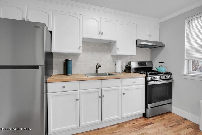 Building Photo - 155 Manor Dr