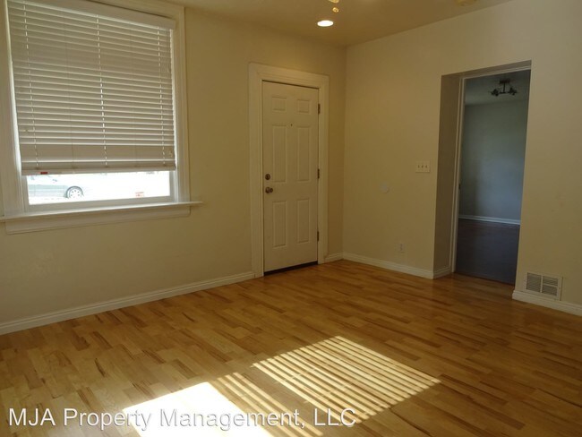 Building Photo - 3 br, 1 bath House - 320 W 400 N