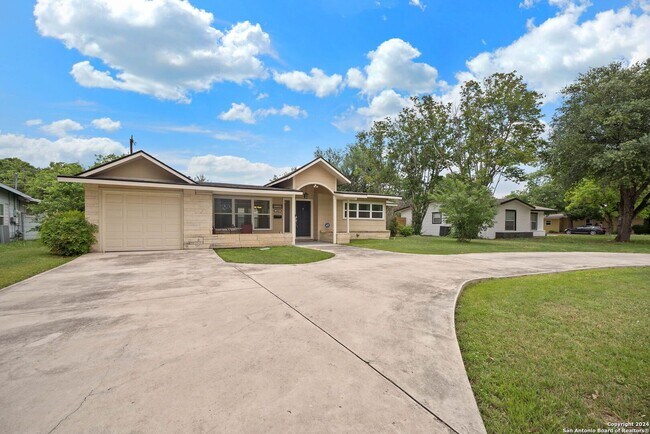 Foto del edificio - ALAMO HEIGHTS SINGLE-STORY HOME