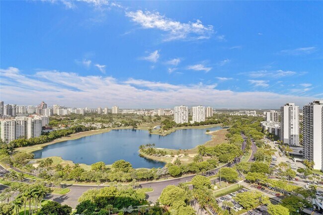 Foto del edificio - 20281 E Country Club Dr