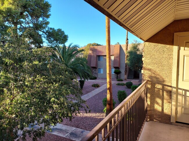 Foto del edificio - 4918 River Glen Dr