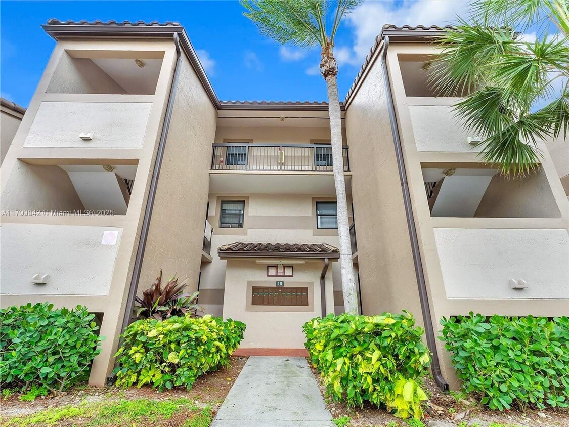 Foto principal - 9833 Nob Hill Ct