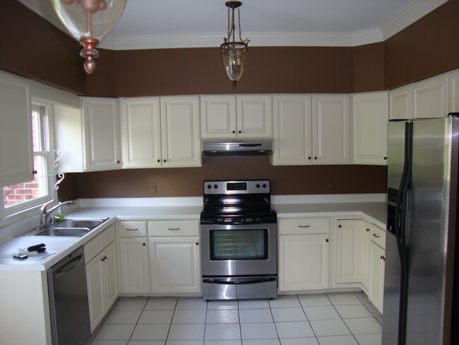 Foto del edificio - 3305 Golf Club Ln